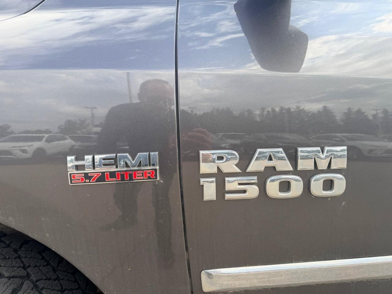 2017 RAM 1500 TradesmanSXT, 5.7L HEMI V8, 4X4, BENCH, CLOTH, 1-O Photo