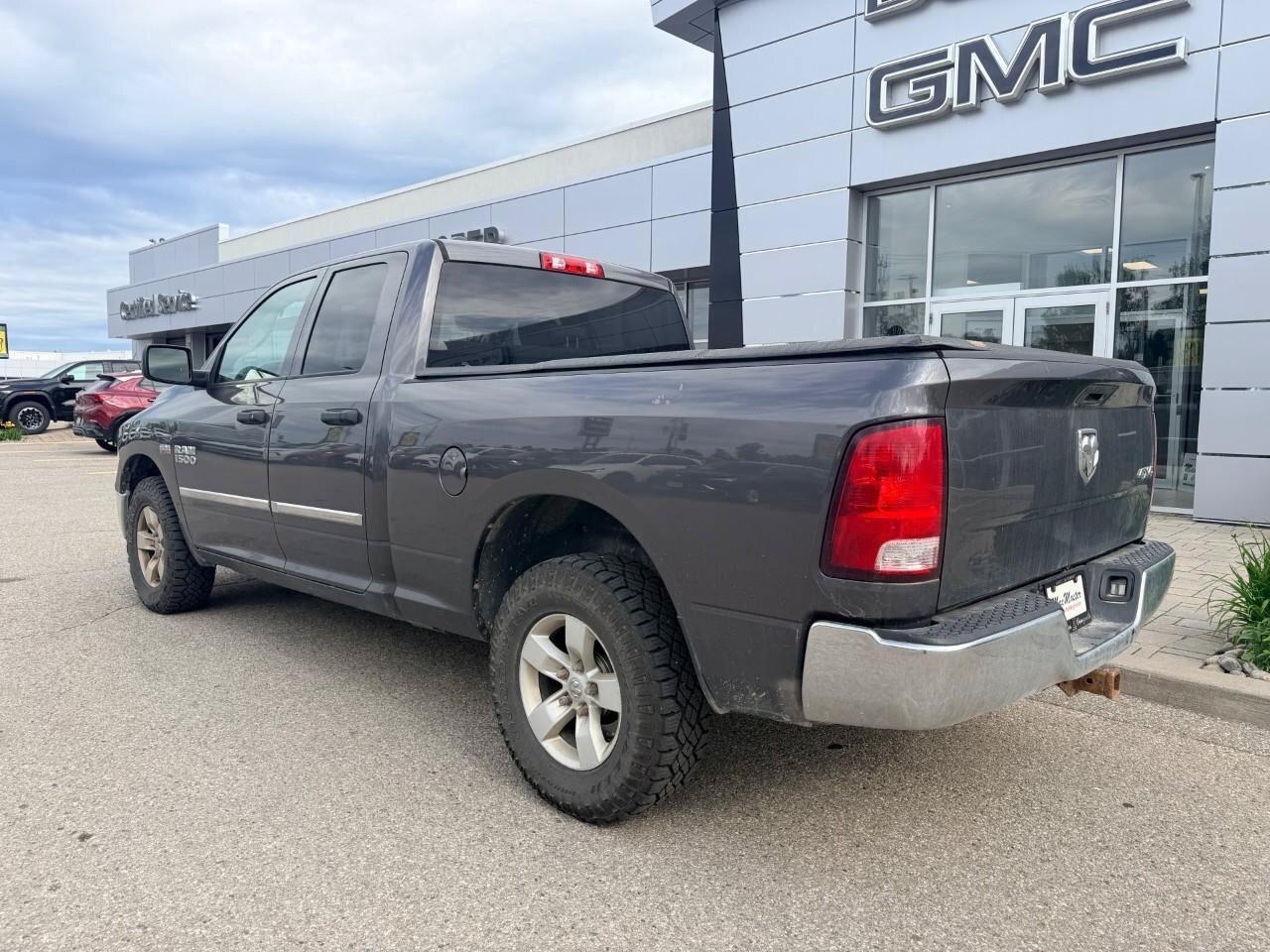 2017 RAM 1500 TradesmanSXT, 5.7L HEMI V8, 4X4, BENCH, CLOTH, 1-O Photo4