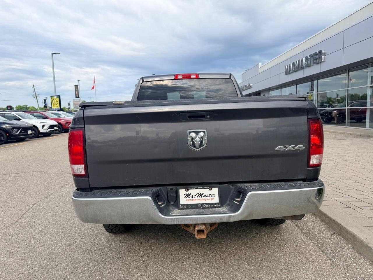 2017 RAM 1500 TradesmanSXT, 5.7L HEMI V8, 4X4, BENCH, CLOTH, 1-O Photo