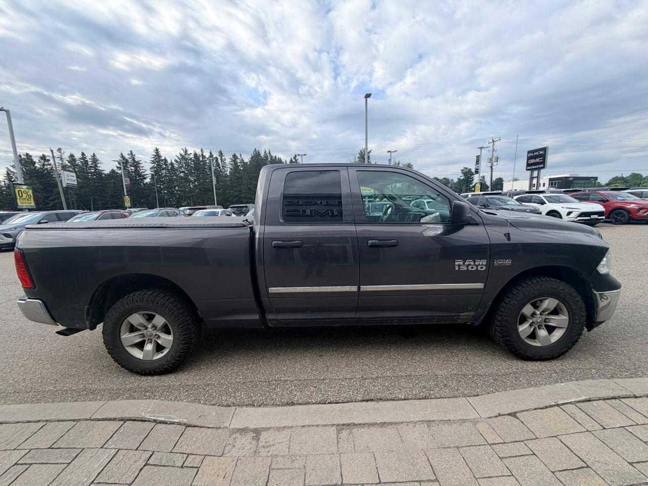 2017 RAM 1500 TradesmanSXT, 5.7L HEMI V8, 4X4, BENCH, CLOTH, 1-O Photo