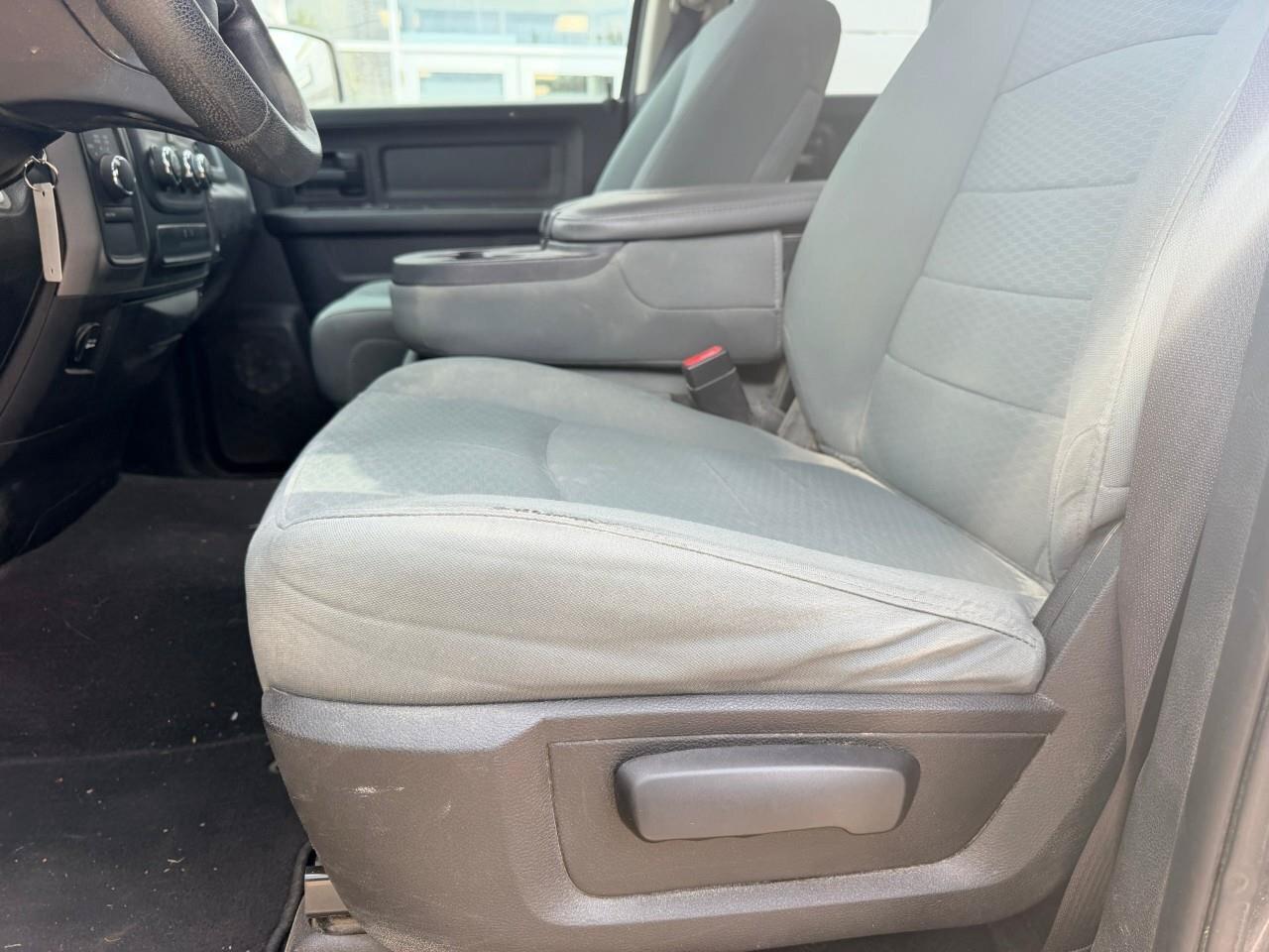 2017 RAM 1500 TradesmanSXT, 5.7L HEMI V8, 4X4, BENCH, CLOTH, 1-O Photo
