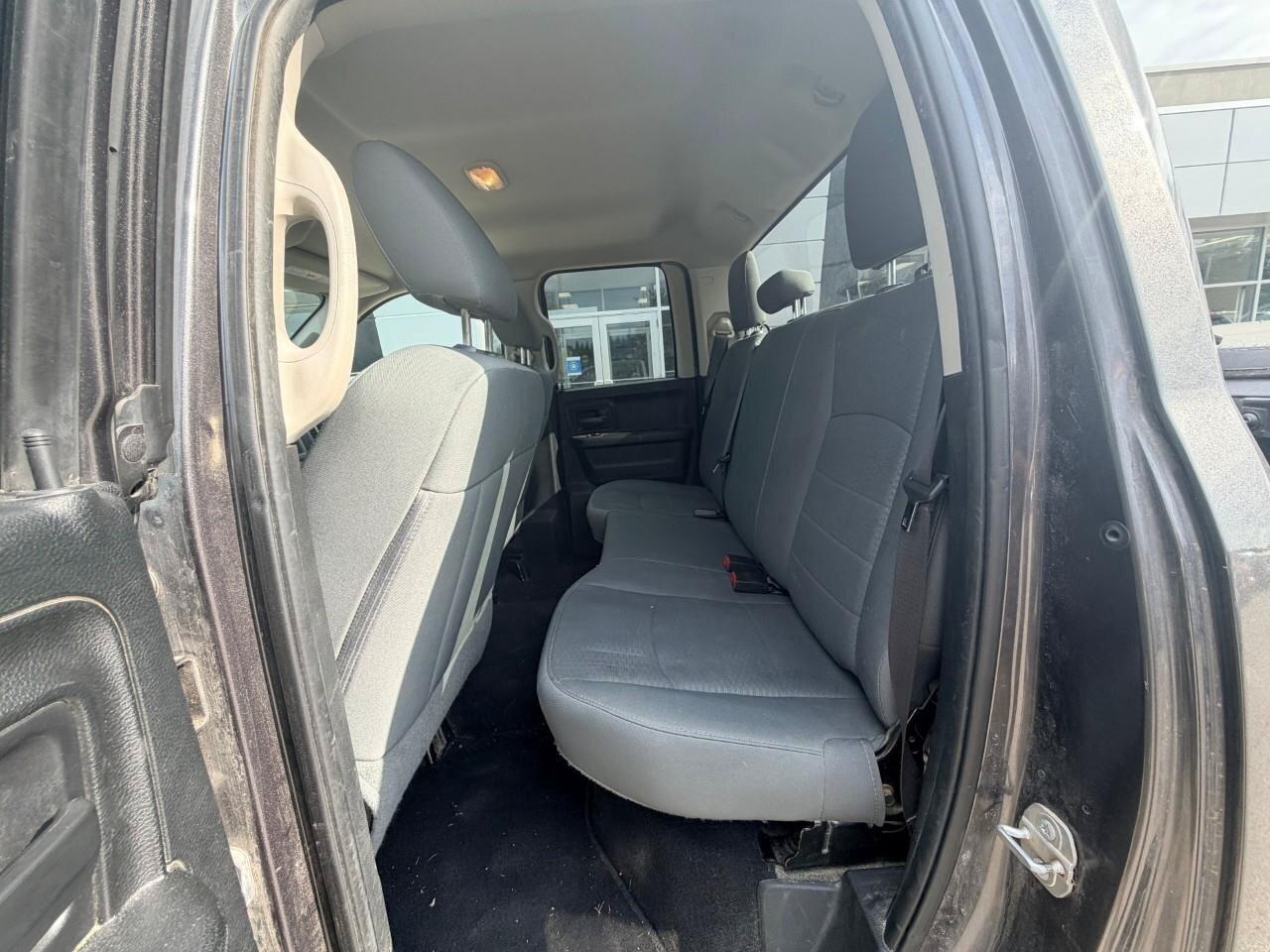 2017 RAM 1500 TradesmanSXT, 5.7L HEMI V8, 4X4, BENCH, CLOTH, 1-O Photo