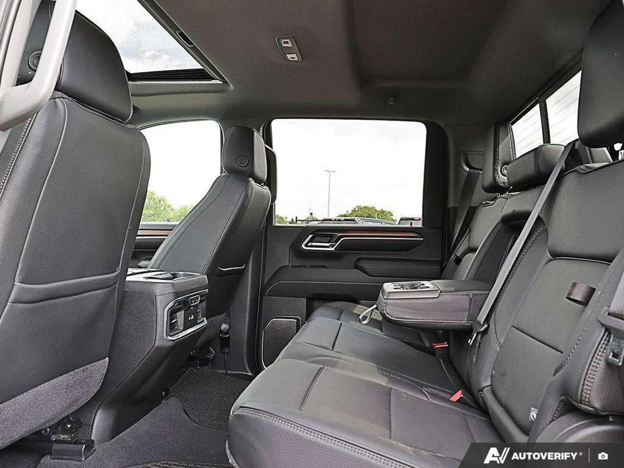 2024 GMC SIERRA 2500HD DENALI, 6.6L DIESEL V8, ALLOYS, LEATHER, SUNROOF, CERTIFIED PREOWNED! Photo