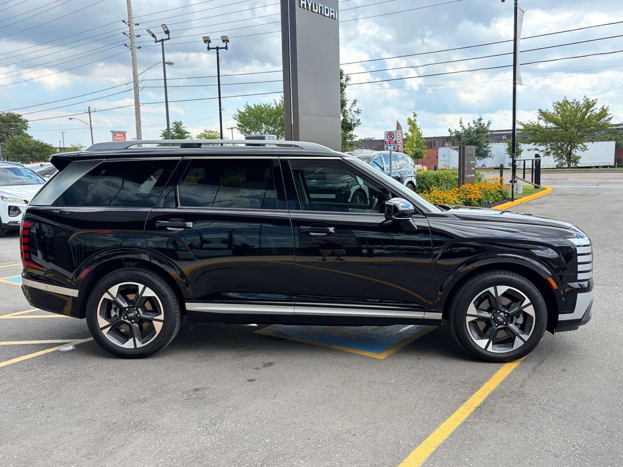 2026 Hyundai Palisade Hybrid CERTIFIED PRE-OWNED   Luxury Hyrbrid AWD Photo