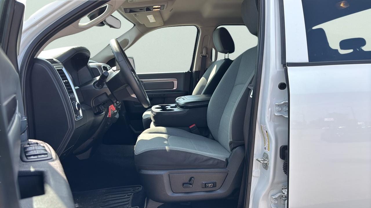 2023 RAM 1500 SLT 5.7L V8 Photo