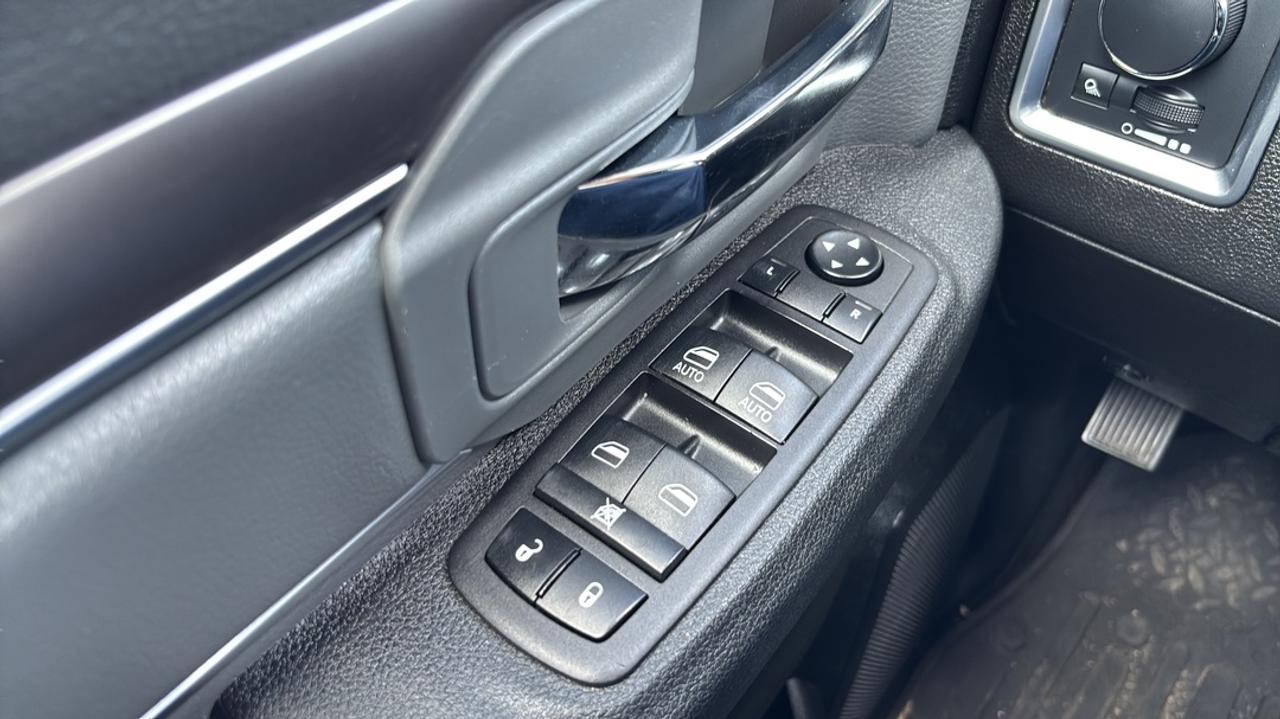 2023 RAM 1500 SLT 5.7L V8 Photo
