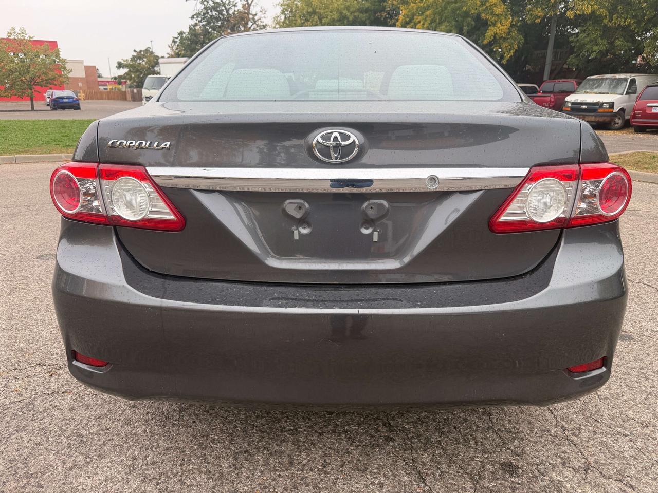 2013 Toyota Corolla 4dr Sdn Auto CE/ CAR FAX CLEAN !!  111849 KMS Photo