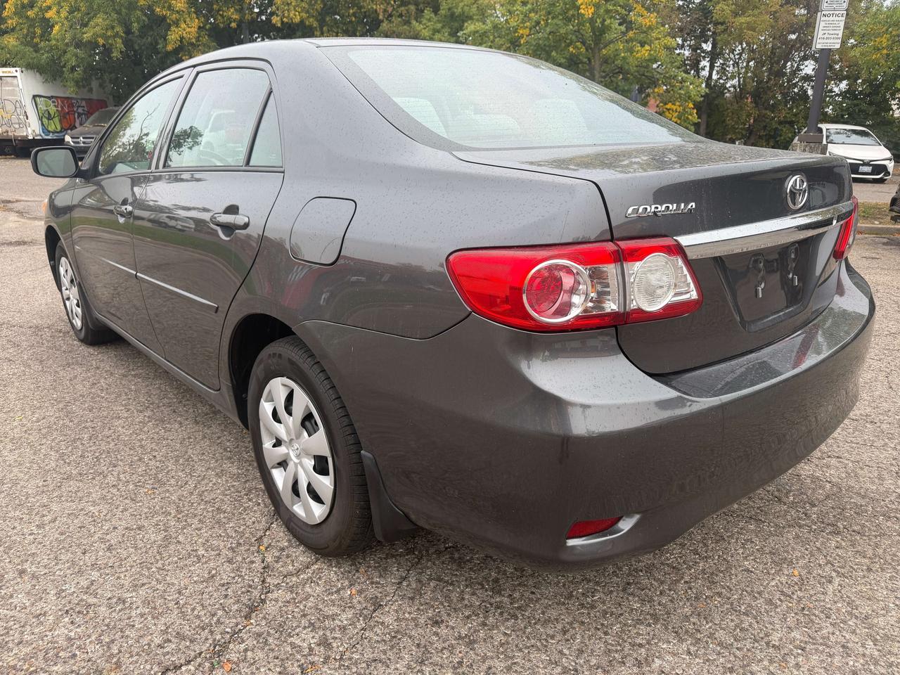 2013 Toyota Corolla 4dr Sdn Auto CE/ CAR FAX CLEAN !!  111849 KMS Photo2