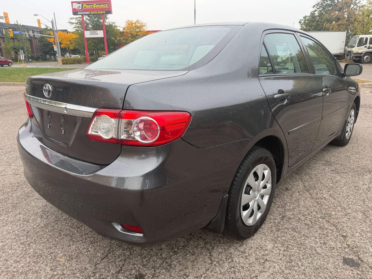 2013 Toyota Corolla 4dr Sdn Auto CE/ CAR FAX CLEAN !!  111849 KMS Photo