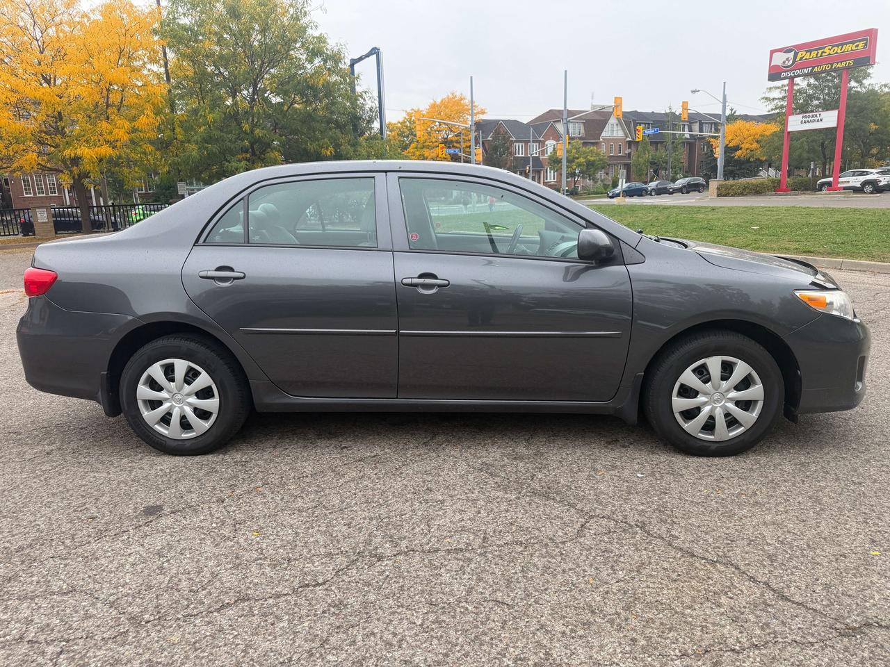 2013 Toyota Corolla 4dr Sdn Auto CE/ CAR FAX CLEAN !!  111849 KMS Photo