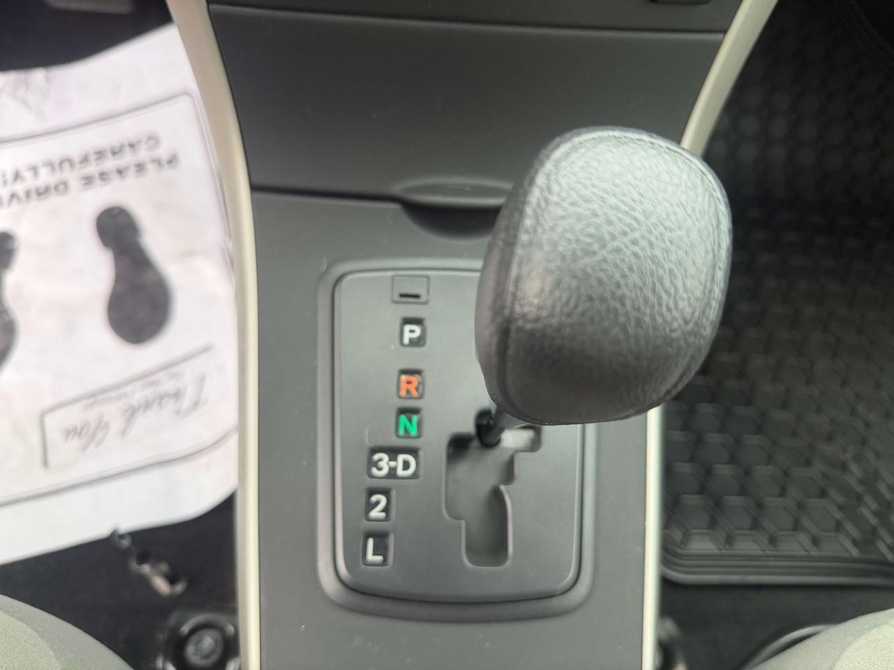 2013 Toyota Corolla 4dr Sdn Auto CE/ CAR FAX CLEAN !!  111849 KMS Photo