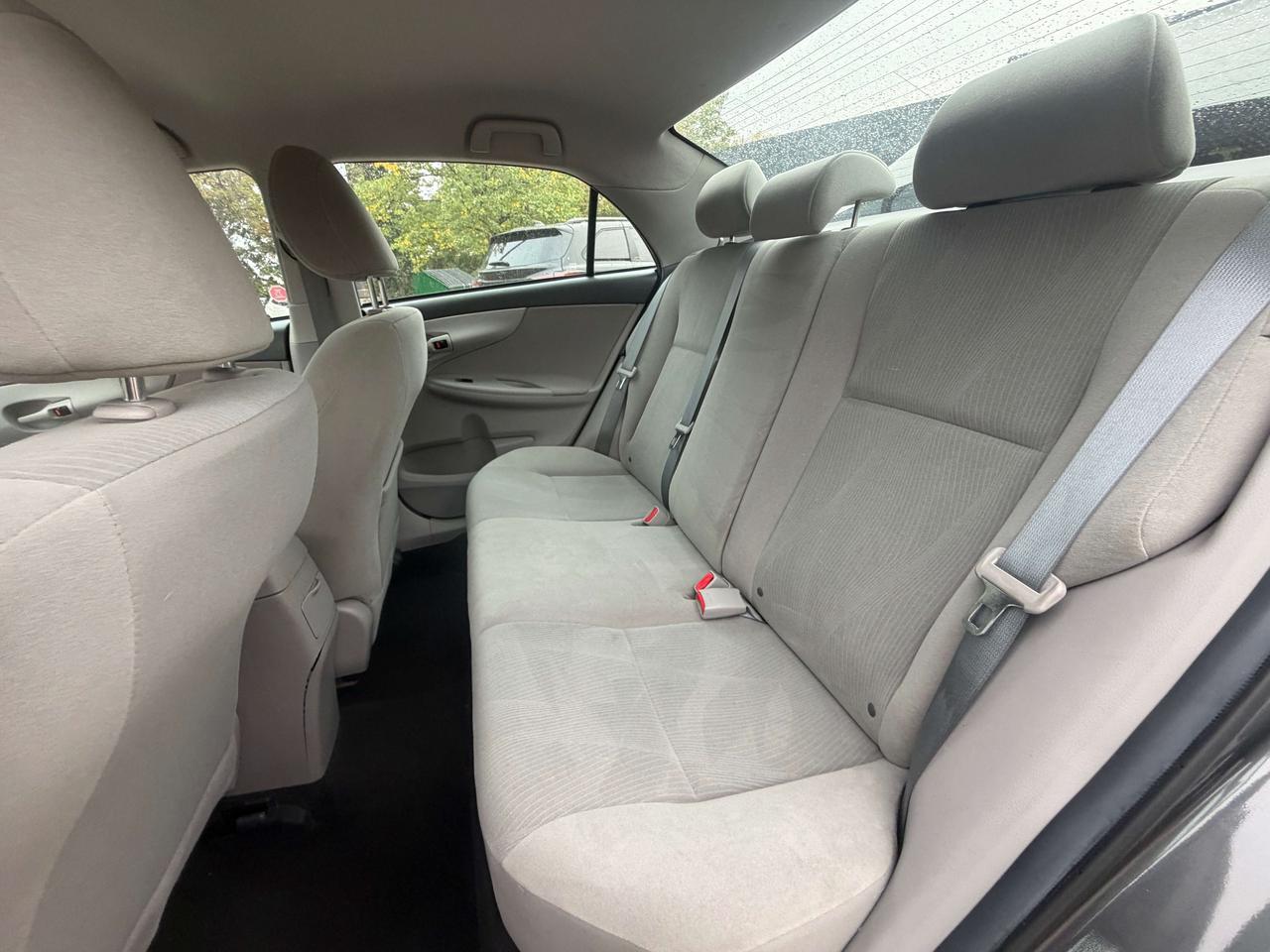 2013 Toyota Corolla 4dr Sdn Auto CE/ CAR FAX CLEAN !!  111849 KMS Photo