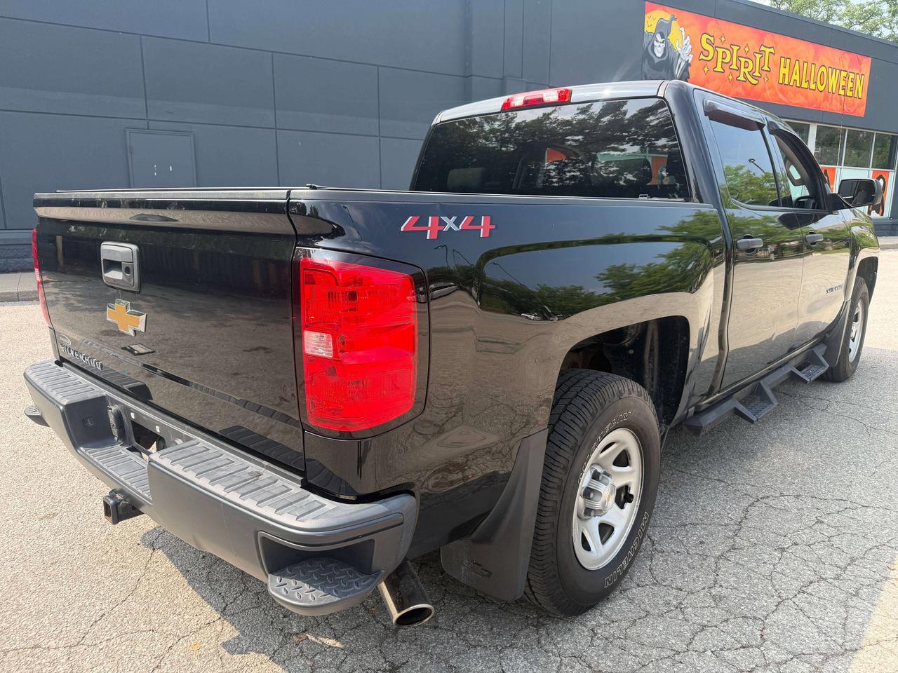 2018 Chevrolet Silverado 1500 SOLD 4WD Crew Cab 143.5  Work Truck 130801 KMS !!! Photo