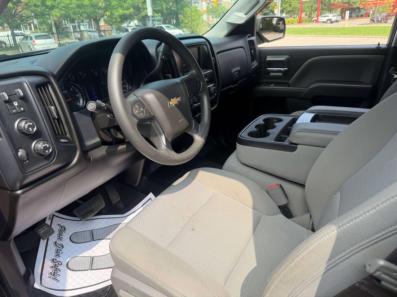 2018 Chevrolet Silverado 1500 SOLD 4WD Crew Cab 143.5  Work Truck 130801 KMS !!! Photo