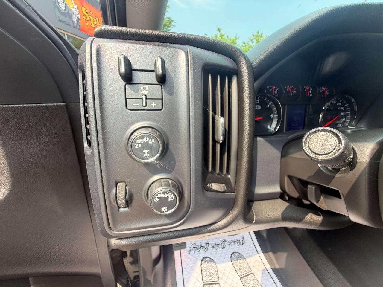 2018 Chevrolet Silverado 1500 SOLD 4WD Crew Cab 143.5  Work Truck 130801 KMS !!! Photo
