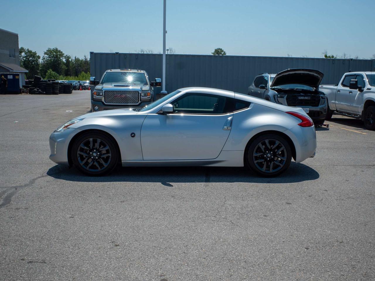 2017 Nissan 370Z - Aluminum Wheels   CD Player Photo