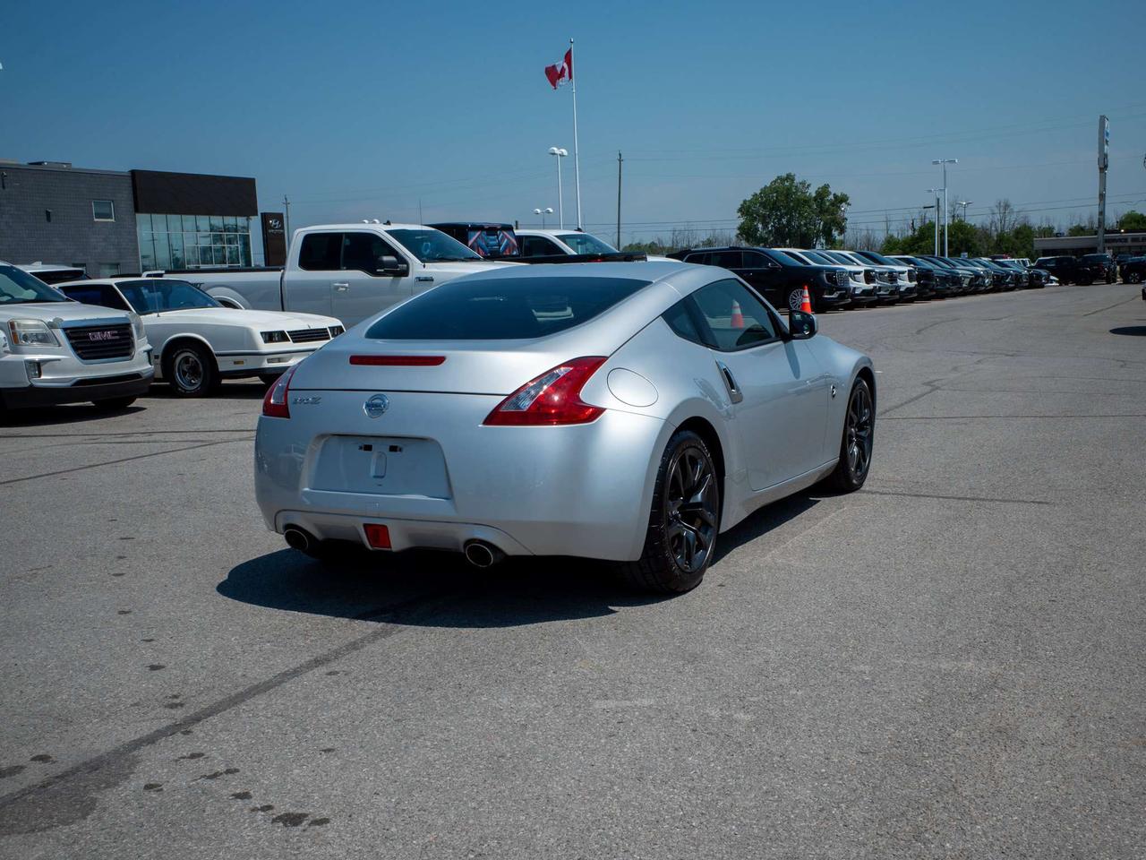 2017 Nissan 370Z - Aluminum Wheels   CD Player Photo