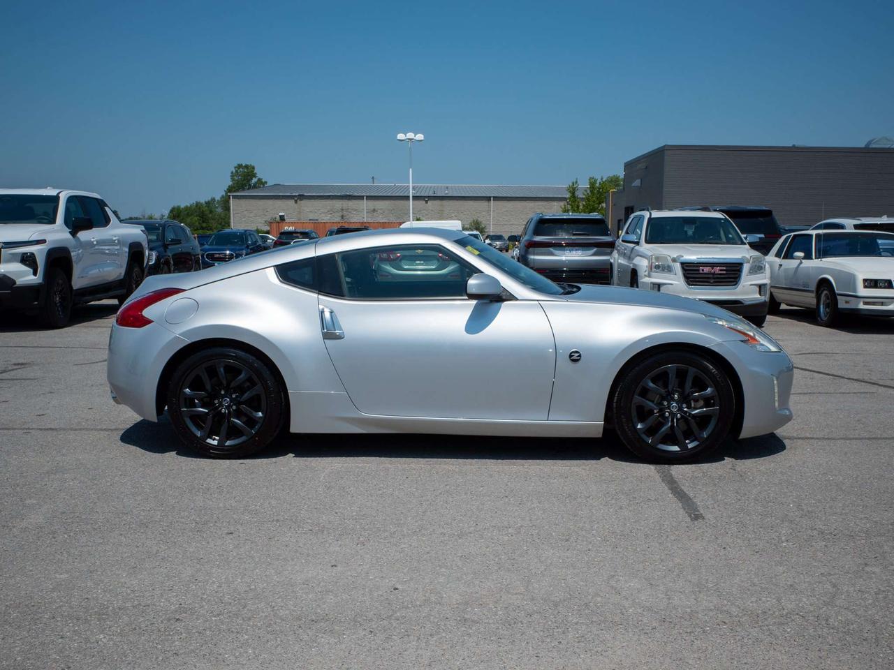 2017 Nissan 370Z - Aluminum Wheels   CD Player Photo