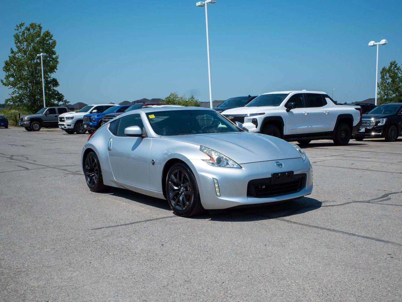 2017 Nissan 370Z - Aluminum Wheels   CD Player Photo