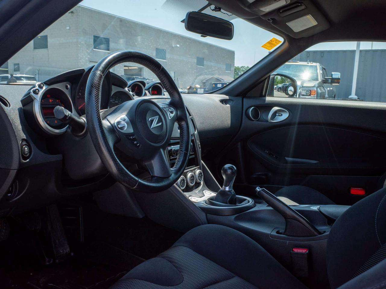 2017 Nissan 370Z - Aluminum Wheels   CD Player Photo