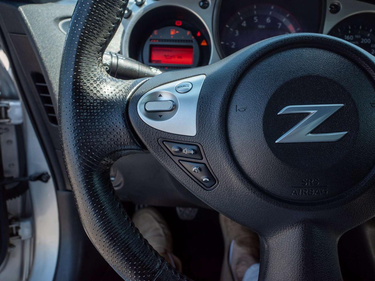2017 Nissan 370Z - Aluminum Wheels   CD Player Photo