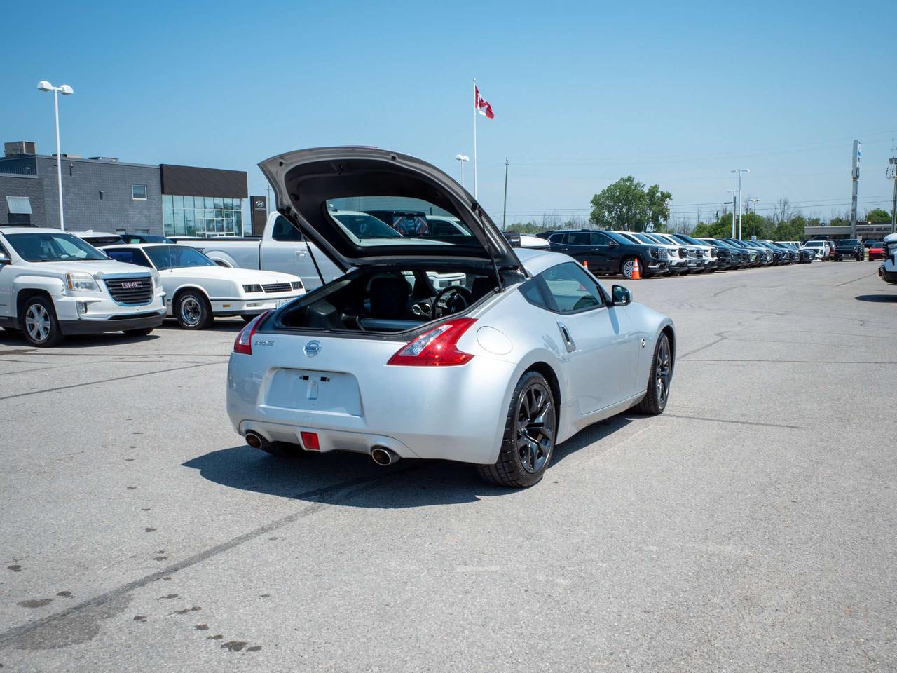 2017 Nissan 370Z - Aluminum Wheels   CD Player Photo