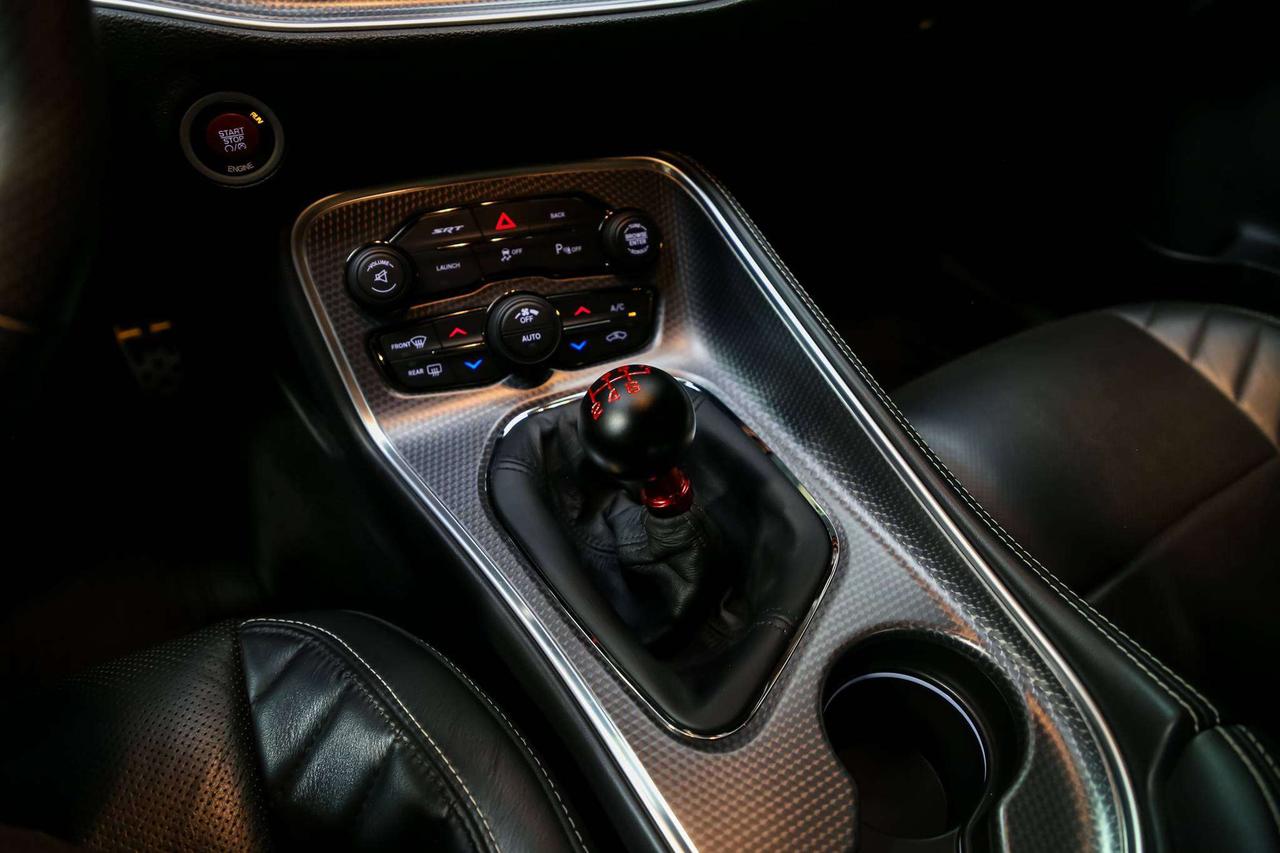 2015 Dodge Challenger SRT HELLCAT MANUAL 707HP NOACCIDENT LOWKM SERVREC Photo