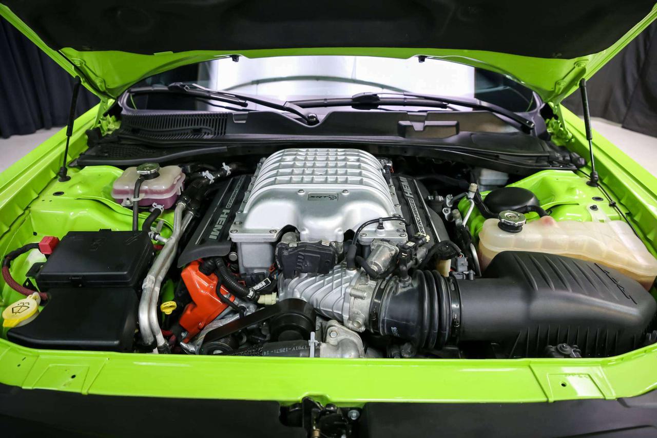 2015 Dodge Challenger SRT HELLCAT MANUAL 707HP NOACCIDENT LOWKM SERVREC Photo