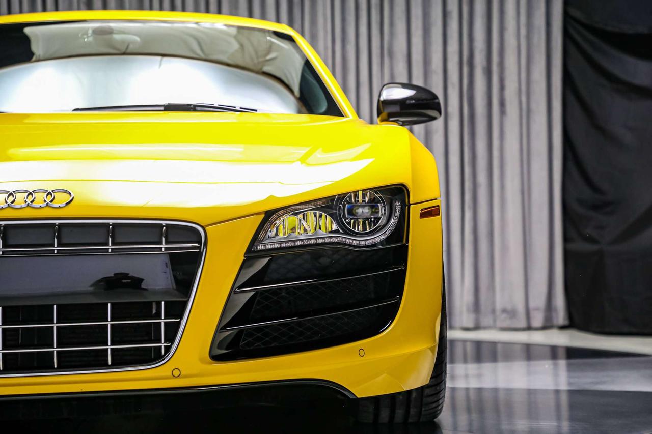 2011 Audi R8 V10 5.2L MANUAL GATED6SPEED RARE NOACCIDENT SERVCD Photo