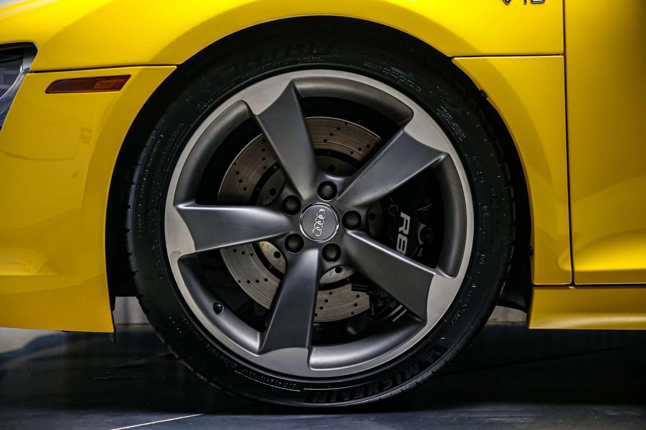 2011 Audi R8 V10 5.2L MANUAL GATED6SPEED RARE NOACCIDENT SERVCD Photo