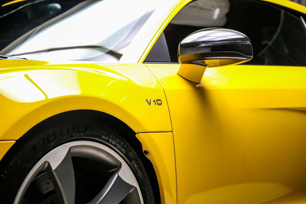 2011 Audi R8 V10 5.2L MANUAL GATED6SPEED RARE NOACCIDENT SERVCD Photo