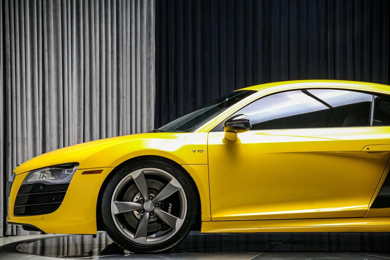 2011 Audi R8 V10 5.2L MANUAL GATED6SPEED RARE NOACCIDENT SERVCD Photo