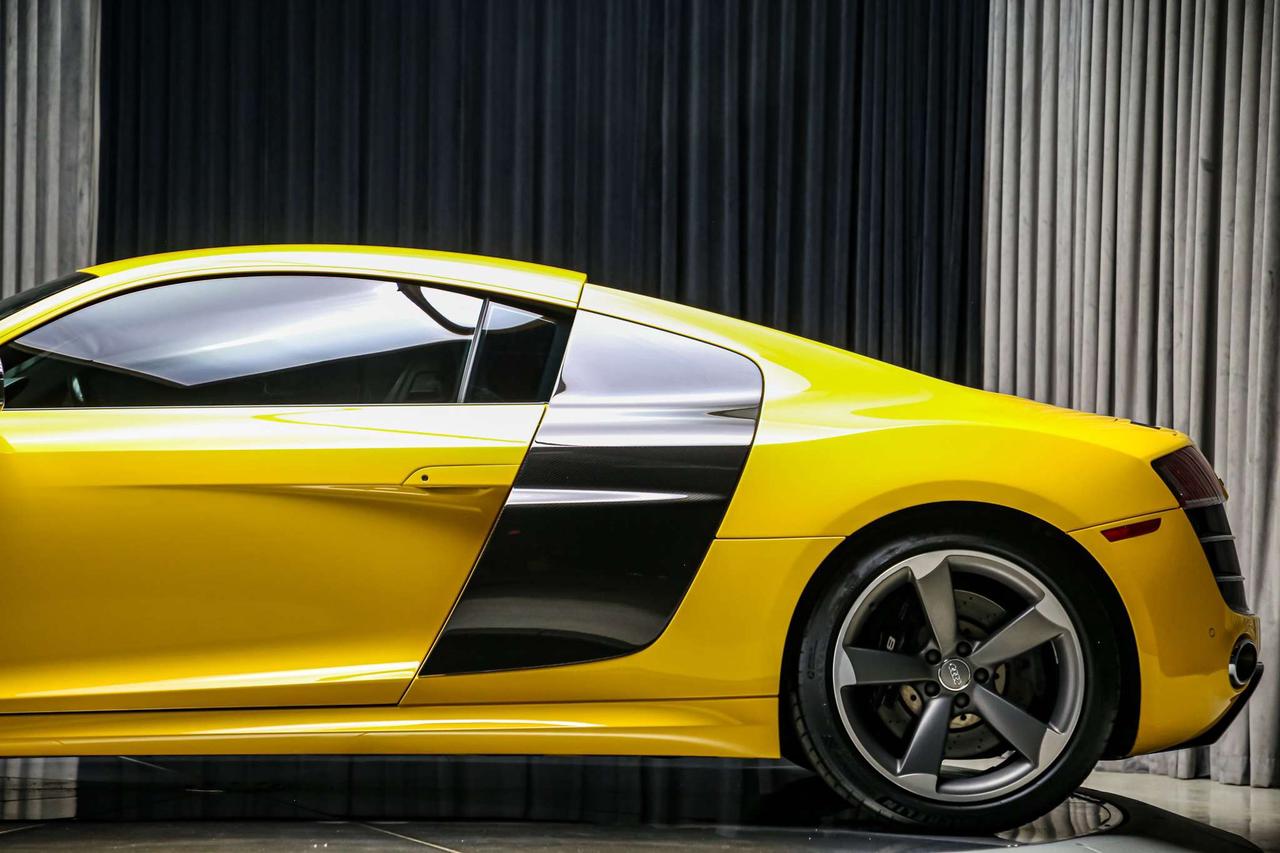 2011 Audi R8 V10 5.2L MANUAL GATED6SPEED RARE NOACCIDENT SERVCD Photo
