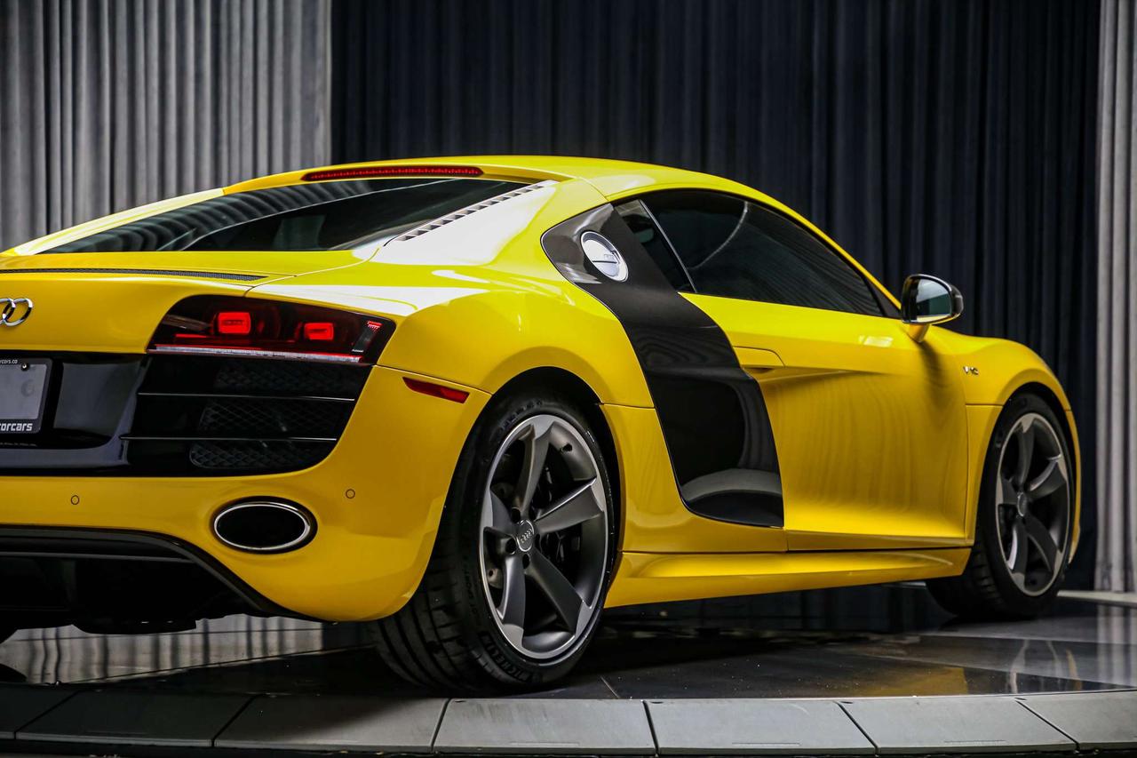 2011 Audi R8 V10 5.2L MANUAL GATED6SPEED RARE NOACCIDENT SERVCD Photo