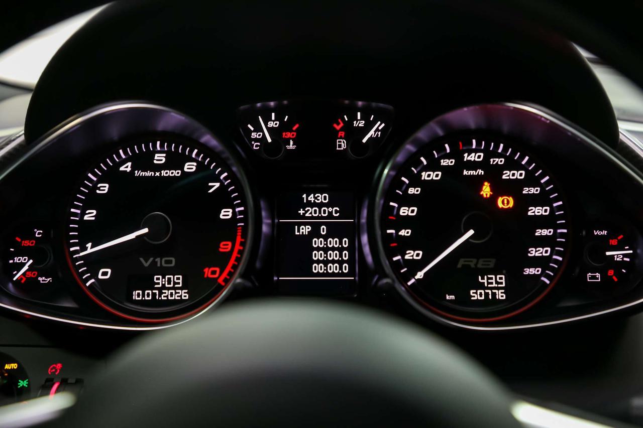 2011 Audi R8 V10 5.2L MANUAL GATED6SPEED RARE NOACCIDENT SERVCD Photo