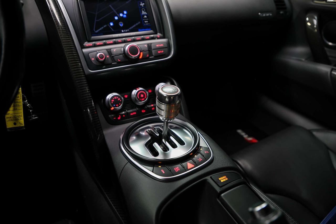 2011 Audi R8 V10 5.2L MANUAL GATED6SPEED RARE NOACCIDENT SERVCD Photo