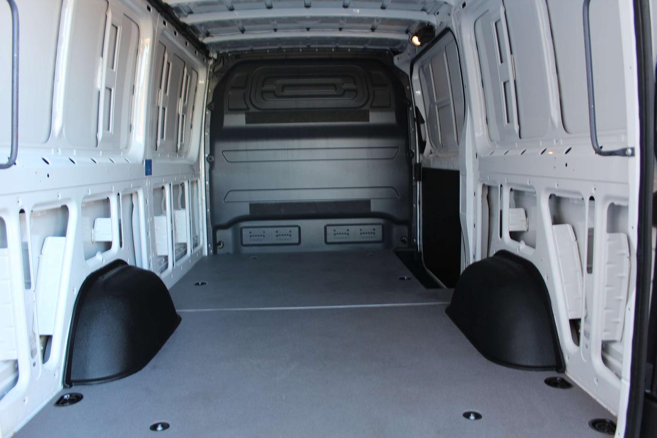 2019 Mercedes-Benz Sprinter 144" - LOW ROOF - 3.0L DIESEL - 2 SEATER Photo5
