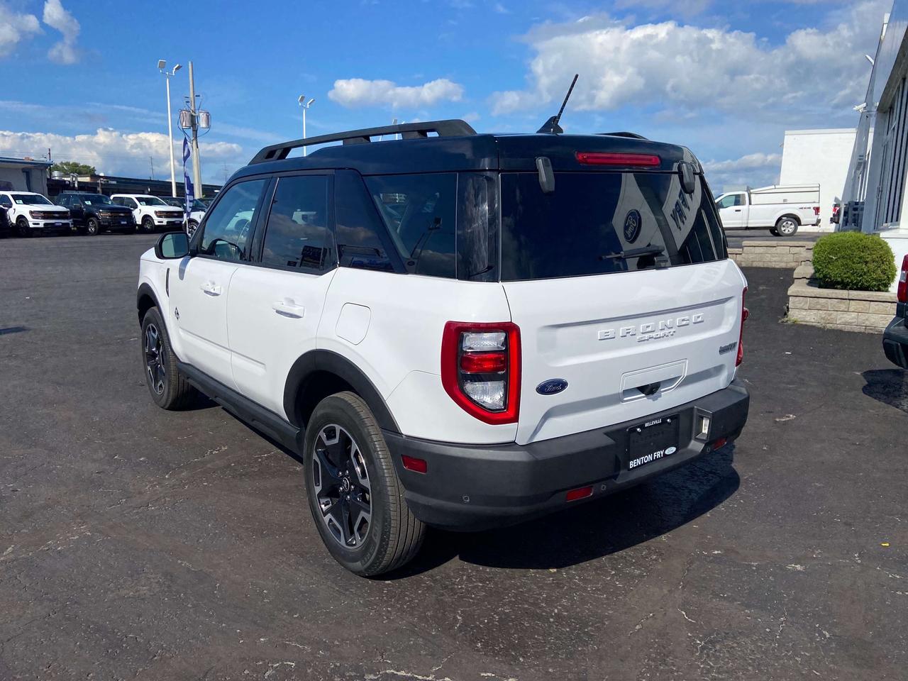 2022 Ford Bronco Sport OUTERBANKS 4X4 1.5 COPILOT360 ADPTV CRUISE LOW KMS Photo2