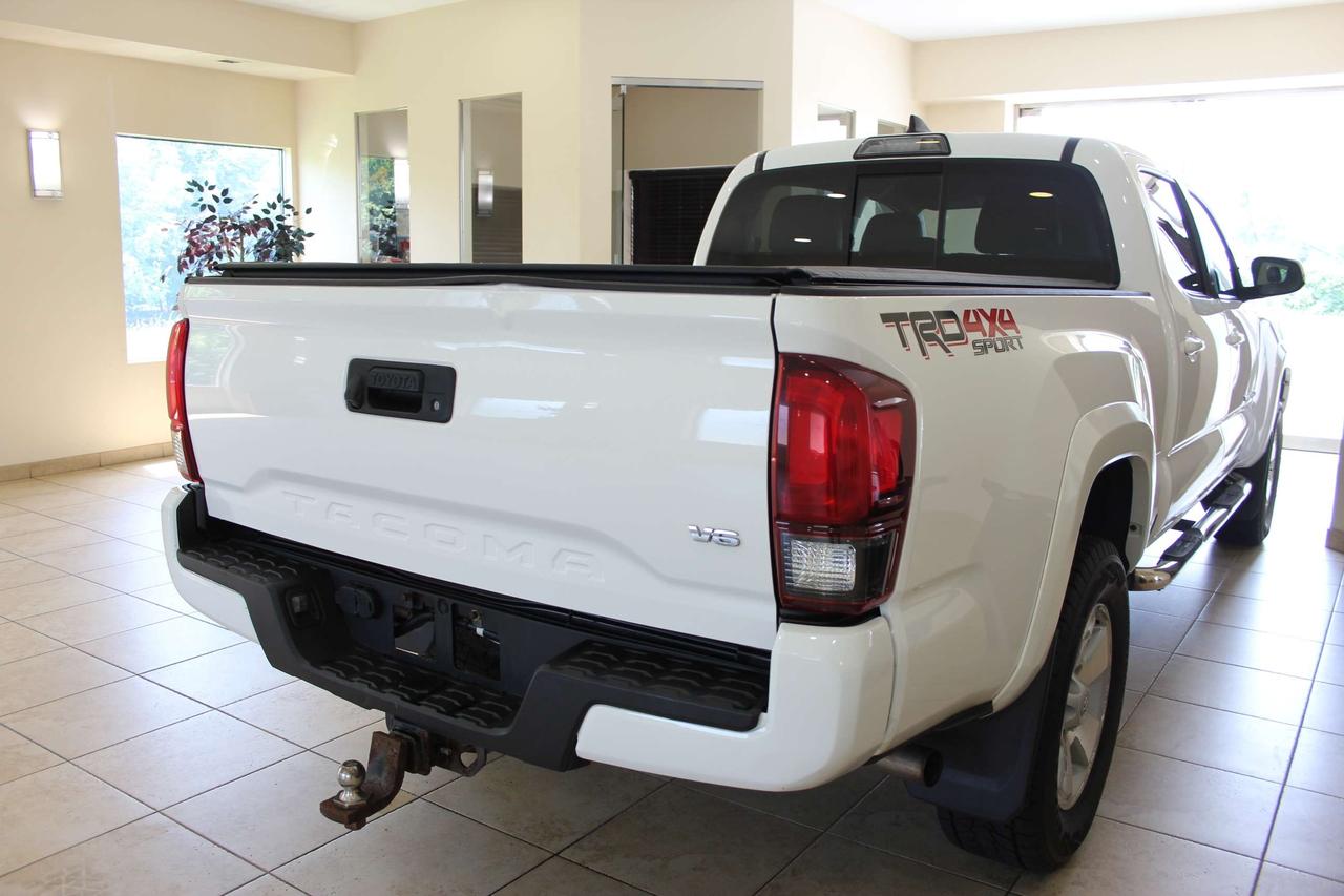 2018 Toyota Tacoma 4x4 Double Cab SR5 TRD Sport PKG Photo4