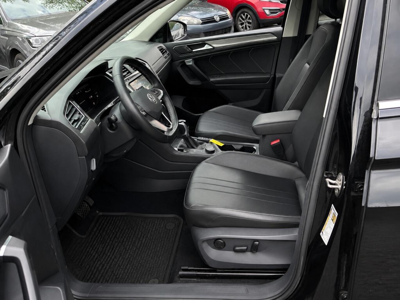 2022 Volkswagen Tiguan Comfortline  4MOTION   Panoramic Sunroof   Blind S Photo2