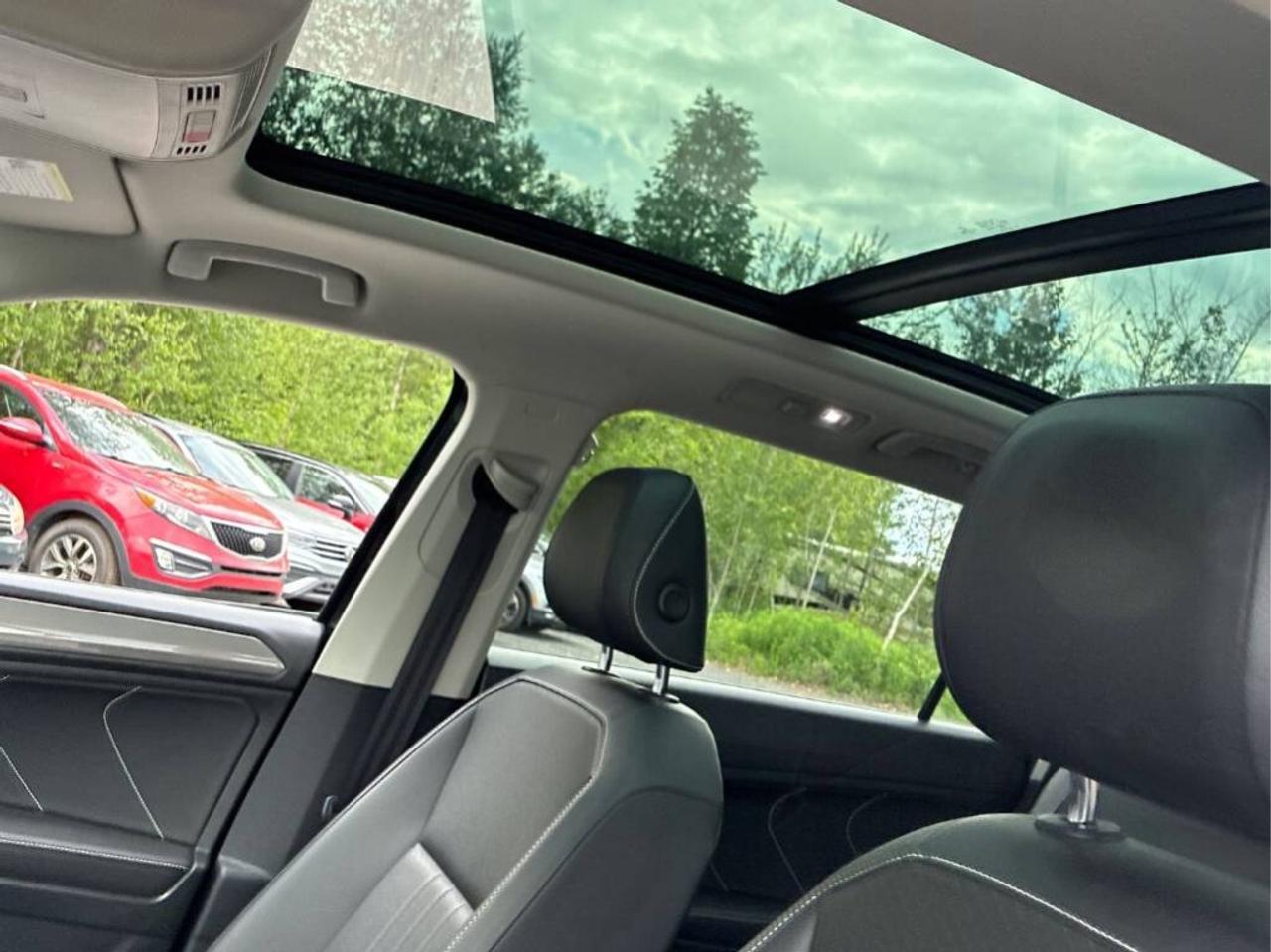 2022 Volkswagen Tiguan Comfortline  4MOTION   Panoramic Sunroof   Blind S Photo