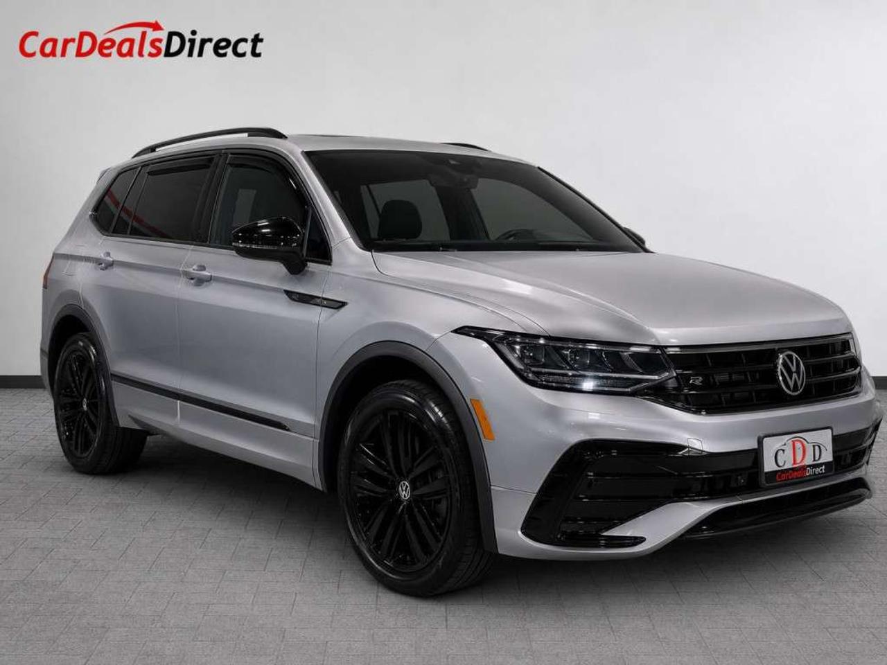2022 Volkswagen Tiguan Comfortline R-Line Black Edition 4MOTION   Leather  Panoramic Sunroof   Remote Start   Blind Spot Assist   Lane Keep Assi Photo