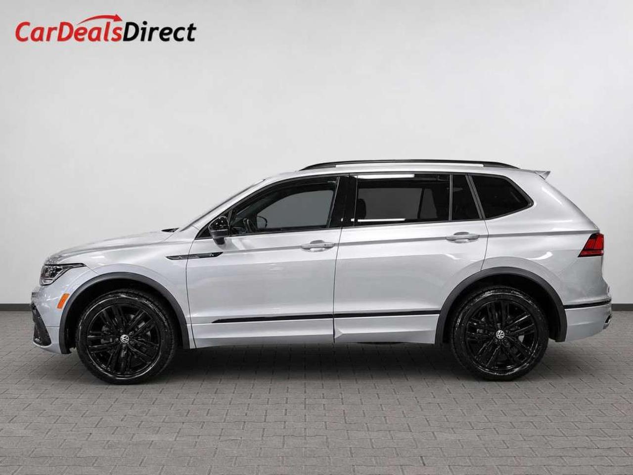 2022 Volkswagen Tiguan Comfortline R-Line Black Edition 4MOTION   Leather  Panoramic Sunroof   Remote Start   Blind Spot Assist   Lane Keep Assi Photo