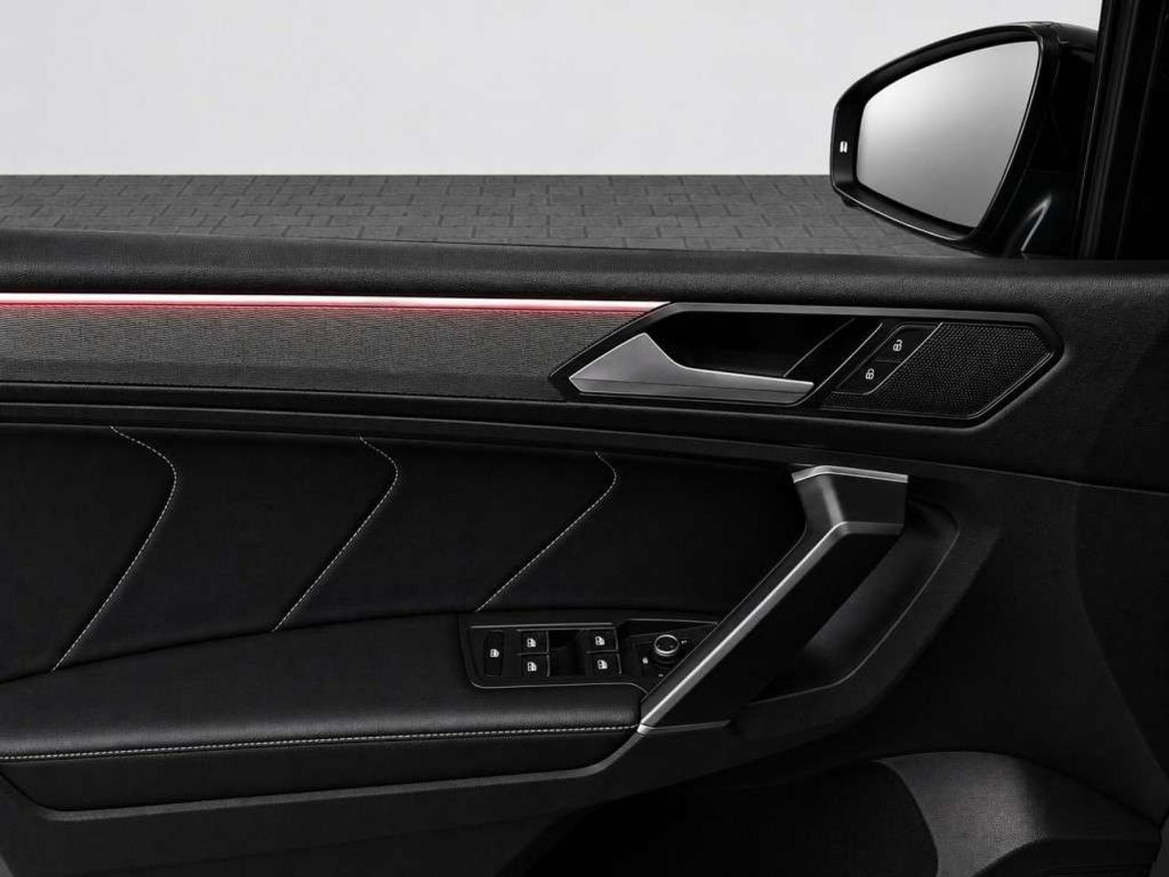 2022 Volkswagen Tiguan Comfortline R-Line Black Edition 4MOTION   Leather  Panoramic Sunroof   Remote Start   Blind Spot Assist   Lane Keep Assi Photo