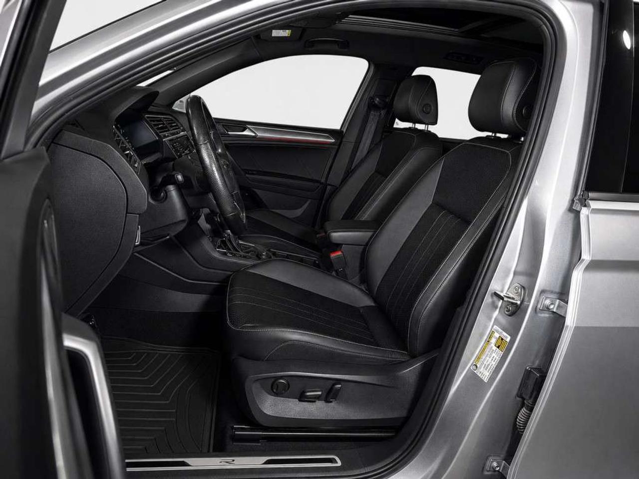 2022 Volkswagen Tiguan Comfortline R-Line Black Edition 4MOTION   Leather  Panoramic Sunroof   Remote Start   Blind Spot Assist   Lane Keep Assi Photo