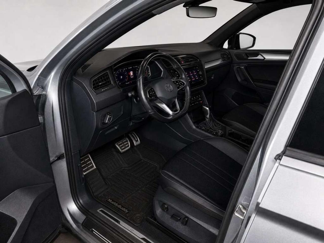 2022 Volkswagen Tiguan Comfortline R-Line Black Edition 4MOTION   Leather  Panoramic Sunroof   Remote Start   Blind Spot Assist   Lane Keep Assi Photo