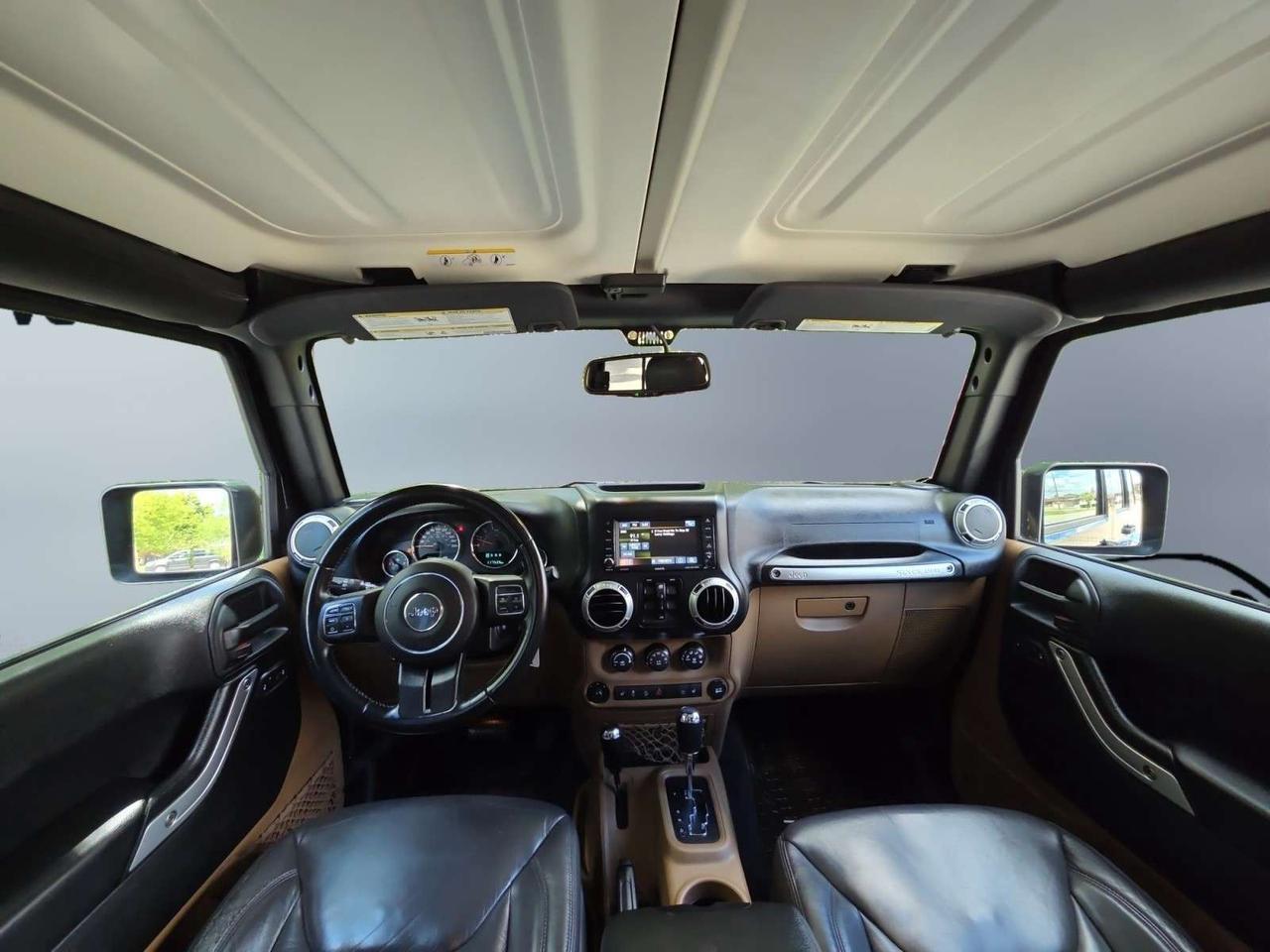2017 Jeep Wrangler Sahara 4WD * 1 OWNER / LEATHER / NAVIGATION / LOW KM / HEATED SEATS Photo