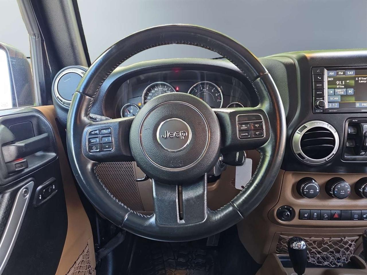 2017 Jeep Wrangler Sahara 4WD * 1 OWNER / LEATHER / NAVIGATION / LOW KM / HEATED SEATS Photo
