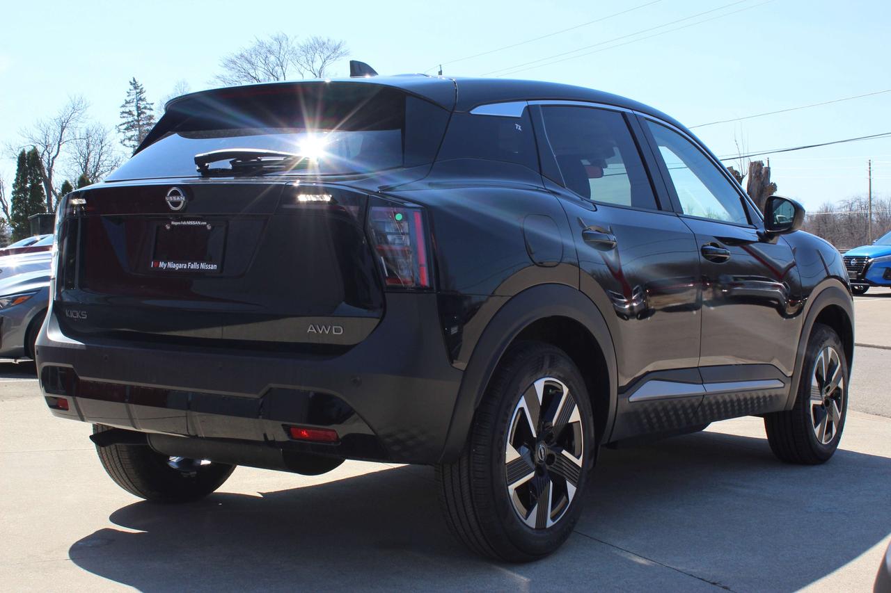 2025 Nissan Kicks SV AWD Photo4