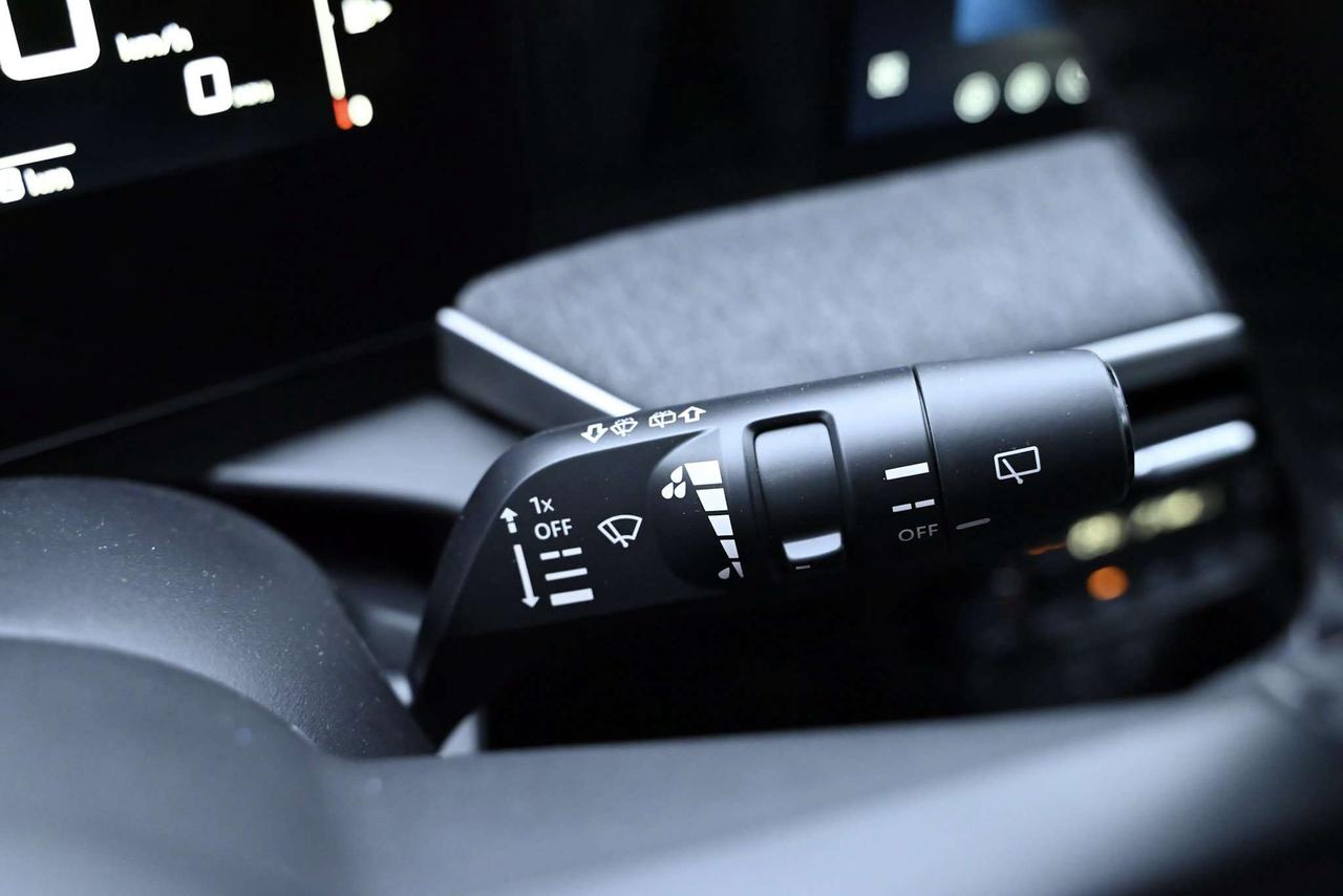 2025 Nissan Kicks SV AWD Photo